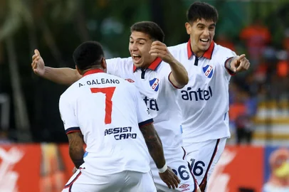 Lucas Sanabira, Nacional, Libertadores