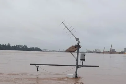 Estação medição nível Guaíba Cais Mauá<!-- NICAID(15771984) -->