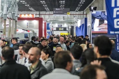 A 17ª Feira Internacional de Fornecedores da Cadeia Produtiva de Madeira e Móveis (Fimma Brasil) provou que os eventos presenciais continuam fundamentais para o fortalecimento de relacionamentos, parcerias e negócios no setor moveleiro. Realizada de 04 a 07 de agosto, em Bento Gonçalves (RS), a Fimma 2025 reuniu mais de 300 marcas nacionais e internacionais e superou o número de visitantes projetado, atraindo 20.750 pessoas em busca de máquinas, matérias-primas, tecnologia, ferramentas e serviços, entre outros segmentos. <!-- NICAID(16097035) -->