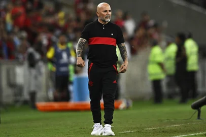 Flamengo's Argentine coach Jorge Sampaoli gestures during the Copa Libertadores group stage first leg football match between Flamengo and Ñublense at the Maracana stadium in Rio de Janeiro, Brazil, on April 19, 2023. (Photo by MAURO PIMENTEL / AFP)Editoria: SPOLocal: Rio de JaneiroIndexador: MAURO PIMENTELSecao: soccerFonte: AFPFotógrafo: STF<!-- NICAID(15423839) -->
