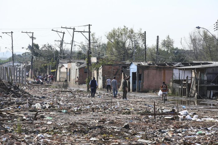 Casas da Vila Nazaré foram demolidas, mas moradores da Vila Pepino seguem no local