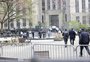 Homem põe fogo no próprio corpo em frente a tribunal onde Trump é julgado, em Nova York