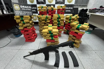 Divulgação / Polícia Civil Apreensão de maconha<!-- NICAID(16309119) -->