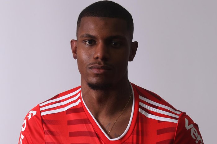 São Paulo faz proposta por Wesley Moraes, Paulinho oficializado no