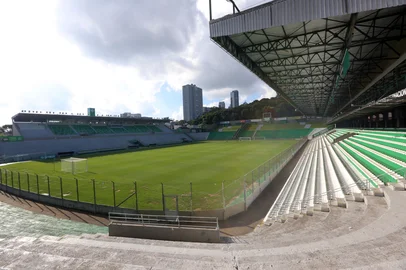 CAXIAS DO SUL, RS, BRASIL, 20/02/2025. Reportagem especial sobre os 50 Anos do Estádio Alfredo Jaconi. Imagens gerais do estádio. (Porthus Junior/Agência RBS)Indexador: Porthus JUNIOR<!-- NICAID(15980895) -->