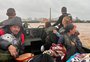 VÍDEO: moradores das ilhas de Porto Alegre são socorridos com uso de embarcações