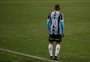 Sete jogos e quatro posições diferentes: o desempenho de Douglas Costa sob o comando de Felipão no Grêmio