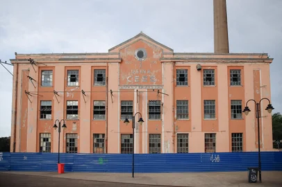 Porto Alegre, RS, Brasil - 25/02/2022 - A obra da Usina do Gasômetro foi suspensa em outubro de 2021 por necessidade de atualização, o que a deixou com valor mais caro. Após a aprovação do reajustamento, as obras serão retomadas até abril e devem ser concluídas em novembro. (Foto: Anselmo Cunha/Agência RBS)<!-- NICAID(15027867) -->