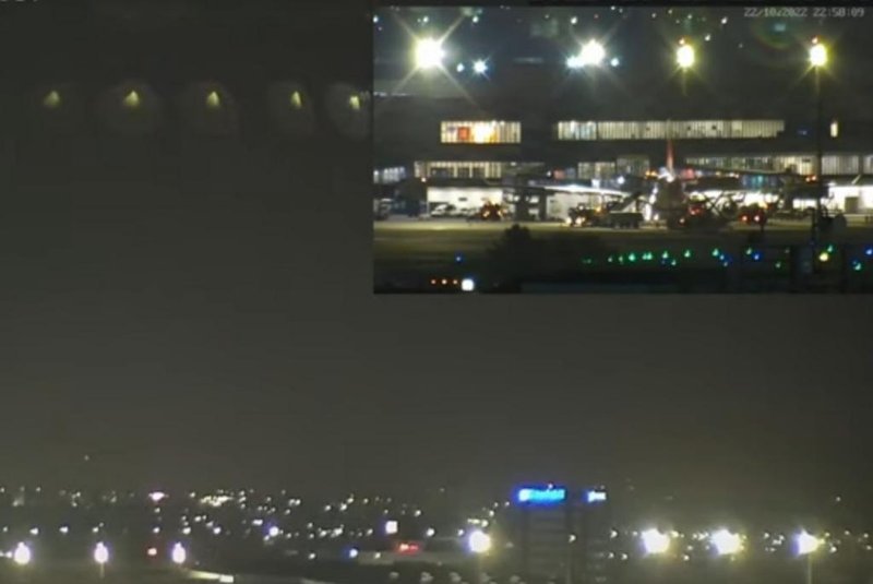 Pilotos do voo 4517 relataram no sábado (22), durante sobrevoo a Santa Catarina, que avistaram uma luz de origem desconhecida.A aeronave partiu de São Paulo, com destino a Porto Alegre.<!-- NICAID(15244105) -->