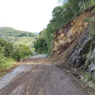 A Estrada Municipal João Edgard Jung, no interior de Caxias do Sul, está liberada para o tráfego de veículos<!-- NICAID(15069365) -->