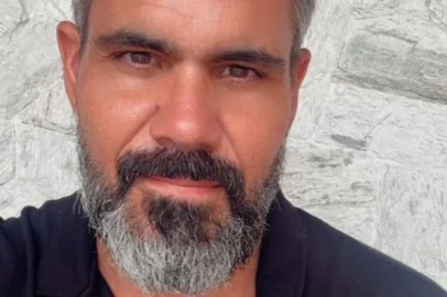 Reprodução / @cazarre / Instagram Juliano Cazarré participa de debate <!-- NICAID(16284336) -->