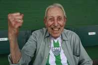 Santa Cruz do Sul, RS, Brasil — Especial Gauchão 2026. Seu Hélio, reconhecido como o torcedor mais antigo do Avenida.*MATERIAL EMBARGADO PARA O ESPECIAL DO GAUCHÃO 2026*Indexador: jeff botega<!-- NICAID(16198109) -->