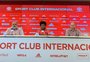 "Não tem coisa melhor do que jogar Gre-Nal", diz Luiz Adriano em apresentação no Inter
