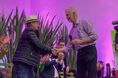 José Fortunati declara apoio a Roberto Argenta.<!-- NICAID(15210783) -->
