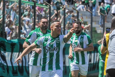 CAXIAS DO SUL, RS, BRASIL, 29/09/2024. Jogo Brasileirão Juventude e RB Bragantino no Estádio Alfredo Jaconi. Gol do Mandaca. (Neimar De Cesero/Agência RBS)<!-- NICAID(15878575) -->