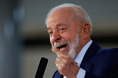 Coletiva com o presidente da República, Luiz Inácio Lula da Silva, no PlanaltoDF - LULA/COLETIVA - POLÍTICA - O presidente da República, Luiz Inácio   Lula da Silva, fala durante entrevista   coletiva realizada na manhã desta   quinta-feira, 30 de janeiro de 2025, no   Palácio do Planalto, em Brasília (DF).   Lula disse que "é preciso fazer uma   discussão séria se queremos discutir a   questão do clima com seriedade, se   queremos uma transição energética de   verdade e se queremos mudar o nosso   planeta para podermos sobreviver nele".   30/01/2025 - Foto: WILTON JUNIOR/ESTADÃO CONTEÚDOEditoria: POLÍTICALocal: BRASÍLIAIndexador: WILTON JUNIORFonte: ESTADAO CONTEUDOFotógrafo: ESTADÃO CONTEÚDO<!-- NICAID(15965051) -->