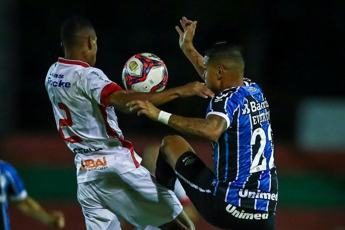 Em empate do Grêmio, Brenno se destaca e Renato tem dúvidas para o Gre-Nal
