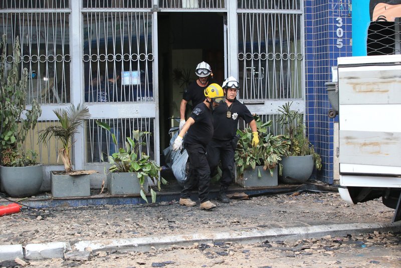 Outras 11 pessoas ficaram feridas e encaminhadas para atendimento hospitalar. Local não possuía alvará para funcionamento e nem Plano de Proteção contra Incêndio, segundo os bombeiros. FOTO: RONALDO BERNARDI, AGÊNCIA RBS<!-- NICAID(15745873) -->