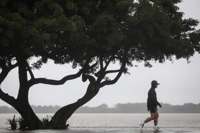 PORTO ALEGRE, RS, BRASIL, 18-07-2025: Clima em Porto Alegre. Sexta feira com chuva persistente que deve dar lugar para o frio no final de semana. Foto: Jonathan Heckler/Agência RBS<!-- NICAID(16083187) -->