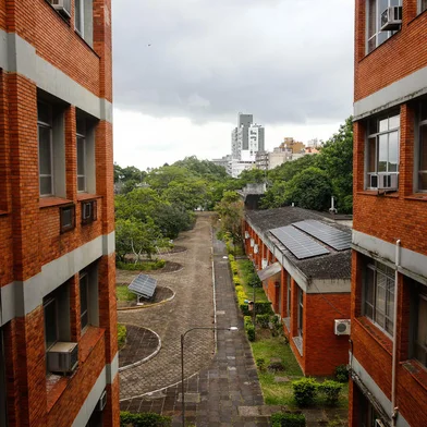 PORTO ALEGRE, RS, BRASIL - 2023.02.15 -  Quinta-feira começam as inscrições para a UERGS via Sisu. Vamos explicar como participar, explicar que haverá mudança neste ano no prédio, o que terá na Capital, ver se a estrutura está pronta para receber alunos, tentar fazer imagens no novo local. (Foto: André Ávila/ Agência RBS)<!-- NICAID(15350550) -->
