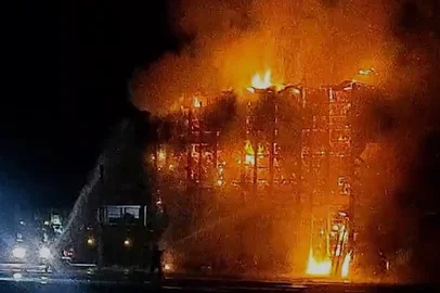 Incêndio em madeireira em Pinhal