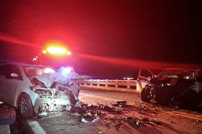 Colisão frontal deixa cinco feridos na BR-285 entre Passo Fundo e Carazinho<!-- NICAID(16064906) -->