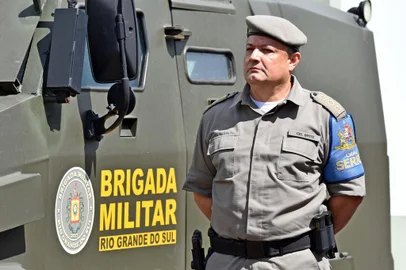 Segundo maior do Estado, o Comando Regional de Polícia Ostensiva da Serra (CRPO/Serra) está com novo comando, em Caxias do Sul. O coronel Alexandre Brite da Silva, 51 anos, chegou na sede da corporação na manhã desta quarta-feira (10), para assumir o comando deixado pelo coronel Glauco Alexandre Braga, que se aposentou no último dia 8.<!-- NICAID(14711712) -->