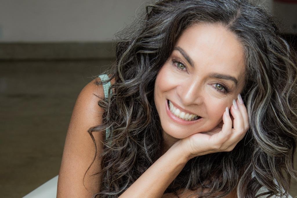 Claudia Ohana sobre relacionamentos aos 60 Está difícil se  