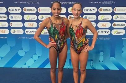 Eduarda Mattos e Hannah Sukman, nado artístico