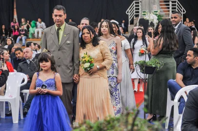 CAXIAS DO SUL, RS, BRASIL, 18/11/2023. Casamento comunitário oficializa a união de 92 casais em Caxias do Sul. (Neimar De Cesero/Agência RBS)Indexador: NEIMAR DE CESERO<!-- NICAID(15601527) -->