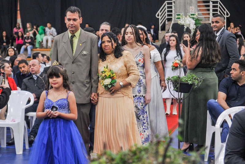 CAXIAS DO SUL, RS, BRASIL, 18/11/2023. Casamento comunitário oficializa a união de 92 casais em Caxias do Sul. (Neimar De Cesero/Agência RBS)Indexador: NEIMAR DE CESERO<!-- NICAID(15601527) -->