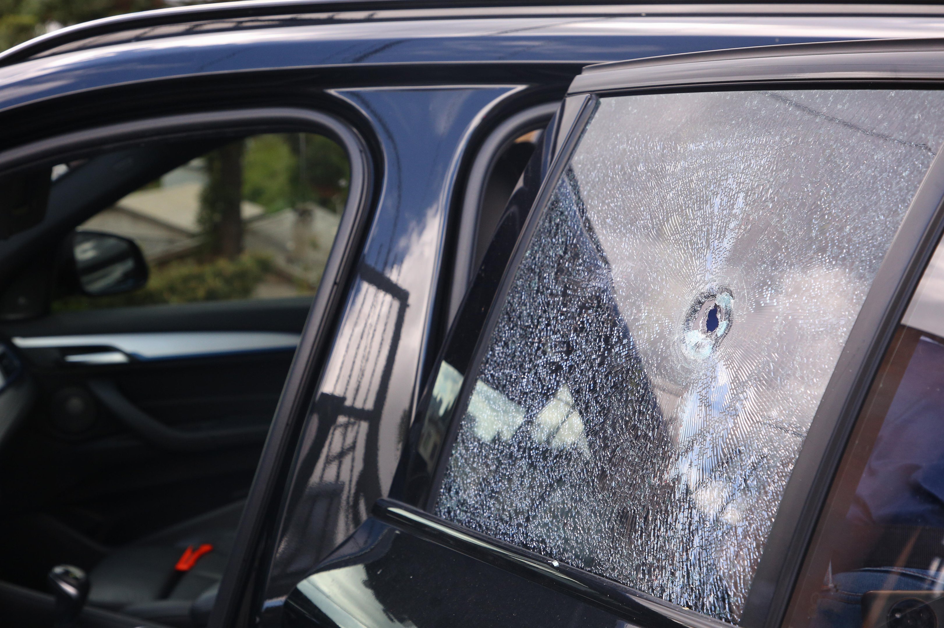 Mulher baleada em tentativa de feminic&iacute;dio segue internada em Caxias do Sul