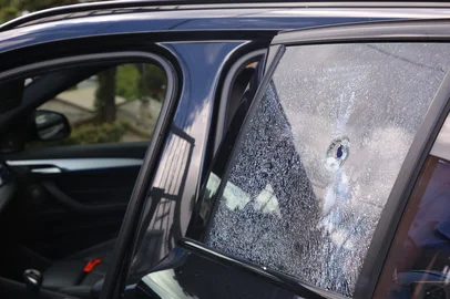 CAXIAS DO SUL, RS, BRASIL, 09/04/2026. Na manhã desta quinta-feira, (09/04), a BM foi acionada para atendimento de uma ocorrência de tentativa de feminicídio, na BR 116 em Caxias do Sul.A vítima, uma mulher de 50 anos, foi atingida por disparo de arma de fogo na região da face, sendo prontamente socorrida e encaminhada para atendimento hospitalar, onde permanece consciente e sem risco de morte. (Ariéli Ziegler/Agência RBS)Indexador: Arieli Ziegler<!-- NICAID(16262227) -->