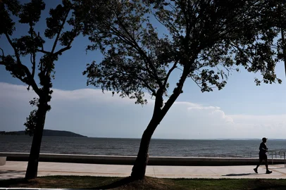 PORTO ALEGRE, RS, BRASIL, 04-03-2026: Quase um ano e meio após o início, as obras no calçadão de Ipanema passaram pela vistoria final e foram entregues nesta quarta-feira, na zona sul de Porto Alegre. As intervenções foram realizadas após os estragos causados pela enchente de maio de 2024. Fotos: Renan Mattos/Agencia RBS<!-- NICAID(16238280) -->