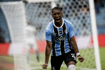 PORTO ALEGRE, RS, BRASIL, 02-02-2026: - Na arena, Grêmio enfrenta o Botafogo pela segunda rodada do Brasileirão 2026. Fotos: Duda Fortes/Agencia RBS<!-- NICAID(16219052) -->