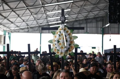 NÃO-ME-TOQUE, RS, BRASIL, 09-03-2026: Abertura Oficial da 26ª Expodireto Cotrijal. Evento contou com vários nomes do setor do Agro, e teve protesto de agricultores favoráveis a negociação de dívidas. Fotos: Duda Fortes/Agencia RBS<!-- NICAID(16241023) -->