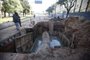 PORTO ALEGRE, RS, BRASIL, 14/08/2023-Obra emergencial do DMAE em frente ao Pão do Pobres. Foto: Lauro Alves  / Agencia RBS<!-- NICAID(15509455) -->