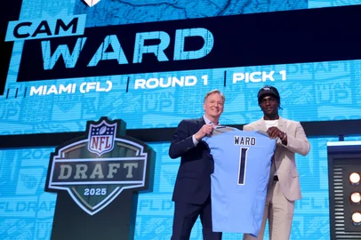 GREEN BAY, WISCONSIN - APRIL 24: Quarterback Cam Ward of Miami poses with NFL Commissioner Roger Goodell after being selected first overall pick by the Tennessee Titans during the first round of the 2025 NFL Draft at Lambeau Field on April 24, 2025 in Green Bay, Wisconsin.   Stacy Revere/Getty Images/AFP (Photo by Stacy Revere / GETTY IMAGES NORTH AMERICA / Getty Images via AFP)<!-- NICAID(16024258) -->