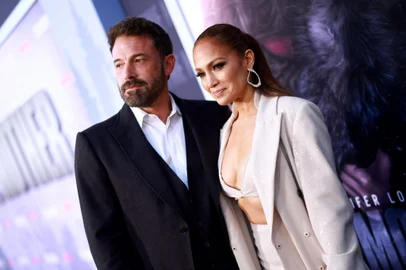 The Mother Los Angeles Premiere EventLOS ANGELES, CALIFORNIA - MAY 10: (L-R) Ben Affleck and Jennifer Lopez attend "The Mother" Los Angeles Premiere Event at Westwood Village on May 10, 2023 in Los Angeles, California.   Matt Winkelmeyer/Getty Images for Netflix/AFP (Photo by Matt Winkelmeyer / GETTY IMAGES NORTH AMERICA / Getty Images via AFP)Editoria: ACELocal: Los AngelesIndexador: MATT WINKELMEYERSecao: celebrityFonte: GETTY IMAGES NORTH AMERICAFotógrafo: CONTRIBUTOR<!-- NICAID(15427316) -->