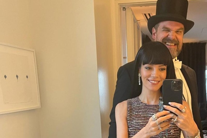 Foto postada no Instagram da Lily Allen com o seu marido, David Harbour.<!-- NICAID(15596677) -->