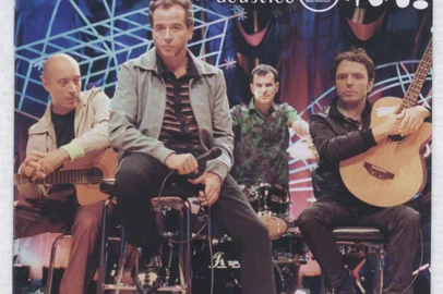 Capa do CD MTV Acústico Ira!Não veio printer.#PÁGINA: 5#EDIÇÃO: 2ª Fonte: Devolvido Fotógrafo: Capa de CD<!-- NICAID(1566988) -->