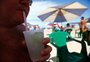 Caipirinhas de sabores diferentes e kits: quais os drinques mais consumidos na praia neste verão 