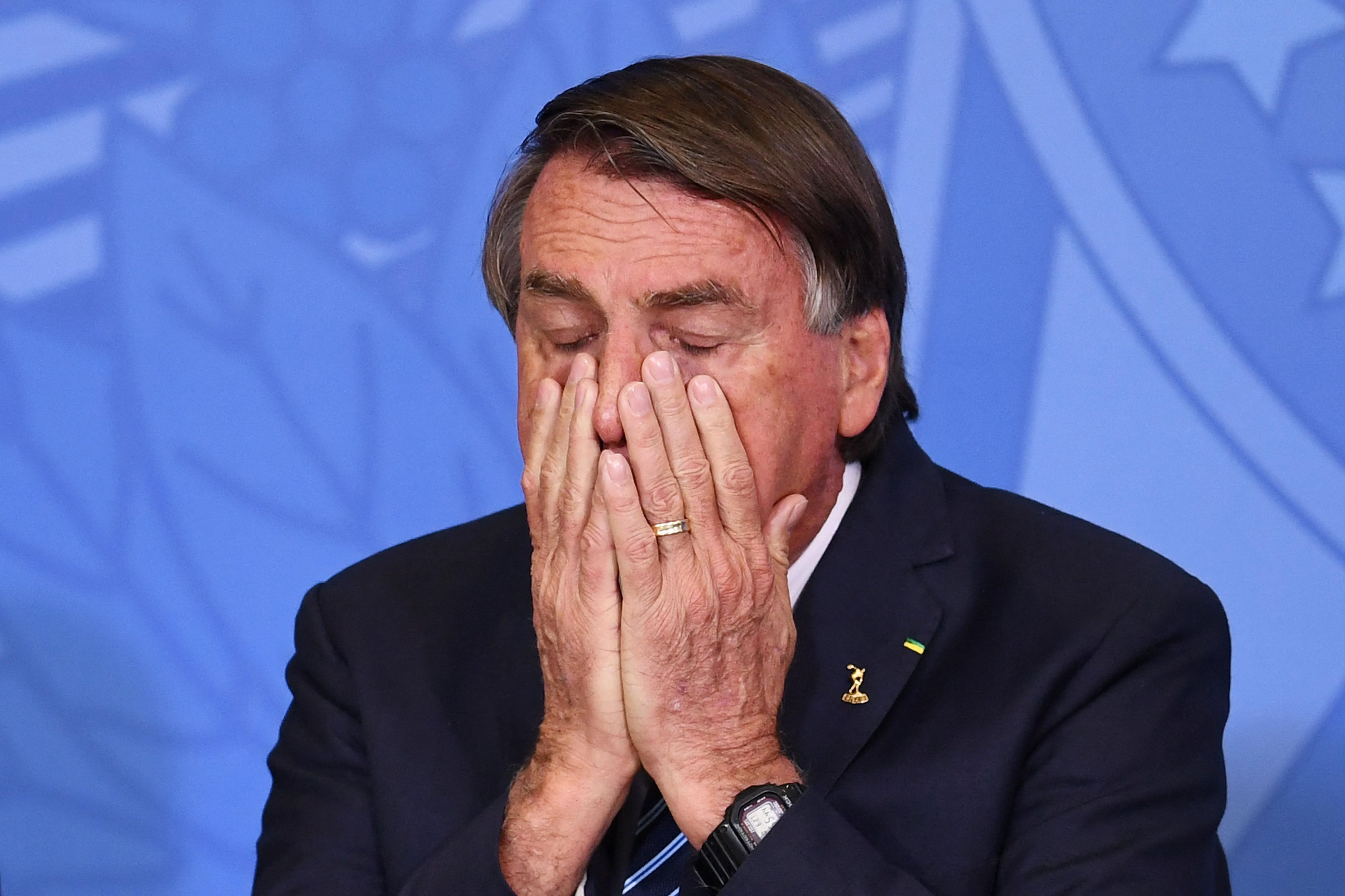 Defesa de Bolsonaro tem 24 horas para explicar fala de Eduardo sobre grava&ccedil;&atilde;o de v&iacute;deo para o pai