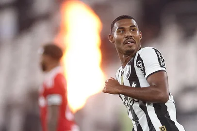 Cuiabano em partida contra o Inter<!-- NICAID(16038693) -->