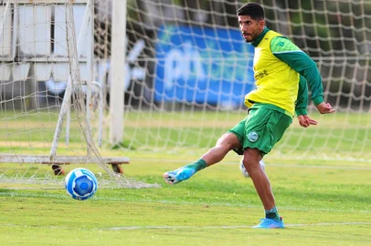 CAXIAS DO SUL, RS, BRASIL, 25/04/2023. Treino do Juventude no Centro de Formação de Atletas e Cidadãos (Cfac) - o Ju está disputando a série B do Campeonato Brasileiro. Na foto, zagueiro Gerardo Gordillo. (Porthus Junior/Agência RBS)Indexador:                                 <!-- NICAID(15411892) -->