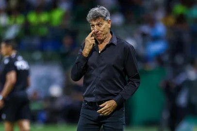 RS - FUTEBOL/CAMPEONATO BRASILEIRO 2024/GREMIO X PALMEIRAS  - ESPORTES - Lance da partida entre Gremio e Palmeuras disputada na noite desta sexta-feira, na Allianz Arena, em SÃ£o Paulo, em partida valida pela Campeonato Brasileiro 2024. FOTO: LUCAS UEBEL/GREMIO FBPA<!-- NICAID(15910614) -->
