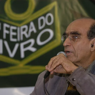 *** Affonso Romano - Porthus ***21ª Feira do Livro de Caxias do Sul.Mesa Temárica A Sedução da Palavra.Escritor Affonso Romano de Sant Anna.<!-- NICAID(1031960) -->