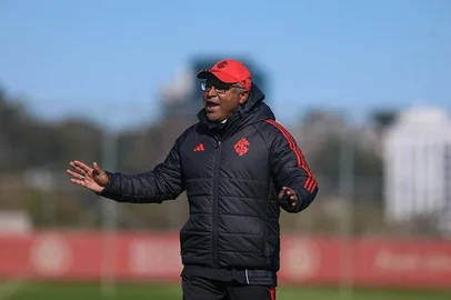 Roger no treino do Inter