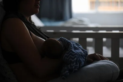 CAXIAS DO SUL, RS, BRASIL, 04/01/2024. Pais relatam como foi atendimento durante o parto em transição da gestão de maternidade em Caxias. O bebê nasceu as 7h25min do dia 01/01/2024 no Hospital Pompéia, e foi transferido junto com a mãe para o Hospital Geral, devido a falta de equipe no setor. (Bruno Todeschini/Agência RBS)Indexador: BTK<!-- NICAID(15641253) -->