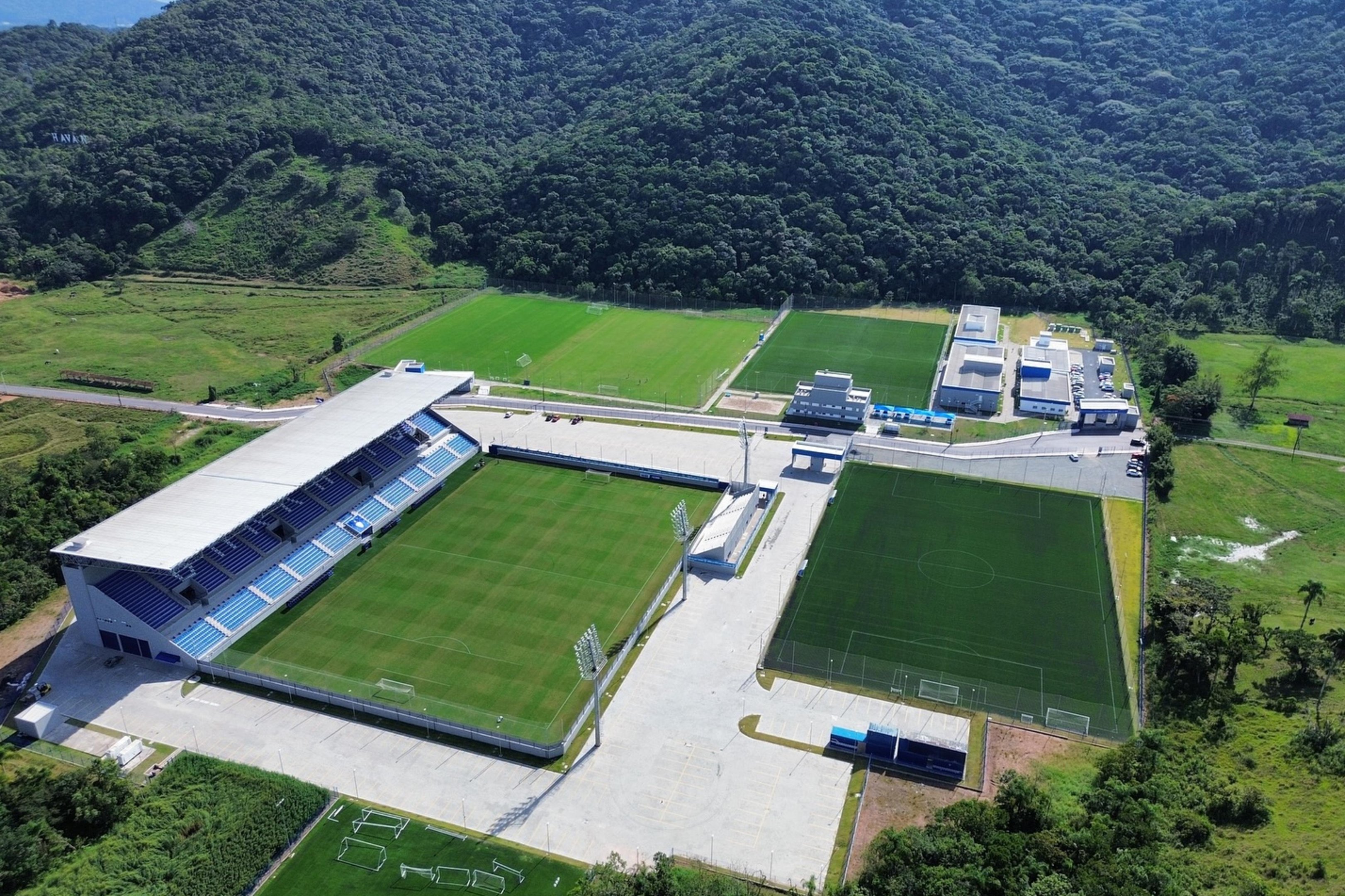 A ascensão do Barra: conheça o "clube europeu" que cruza o caminho do Caxias na Série C